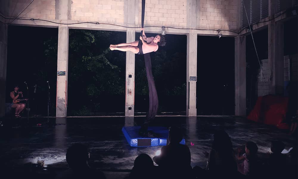 Danza aérea en el Varieté de Circo