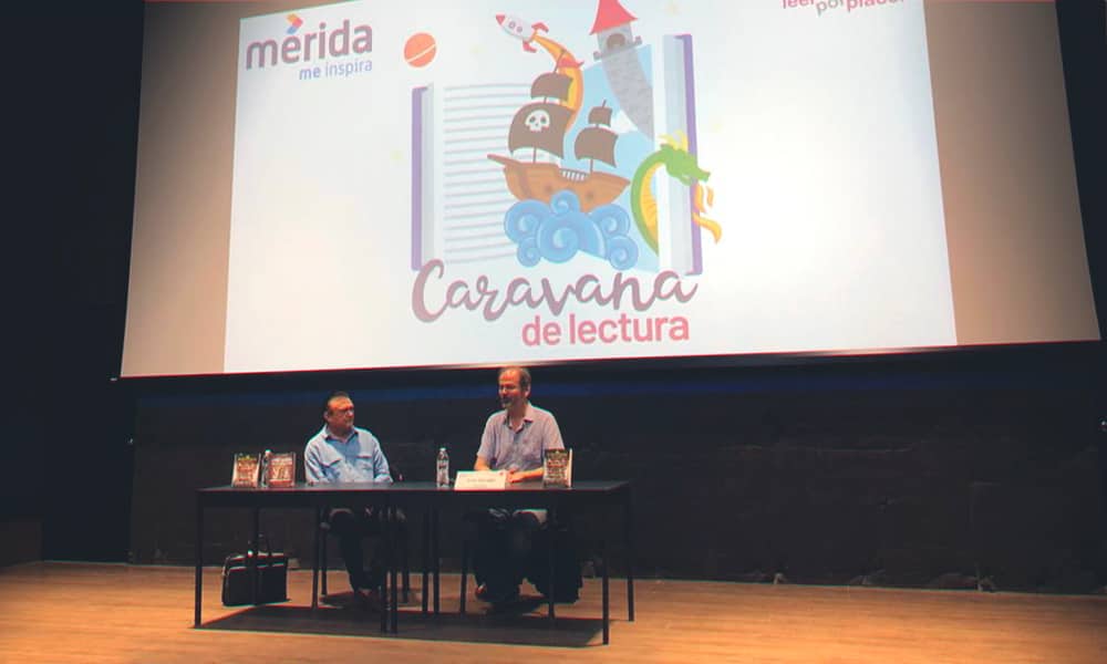 Juan Villoro ofrece plática a sus lectores